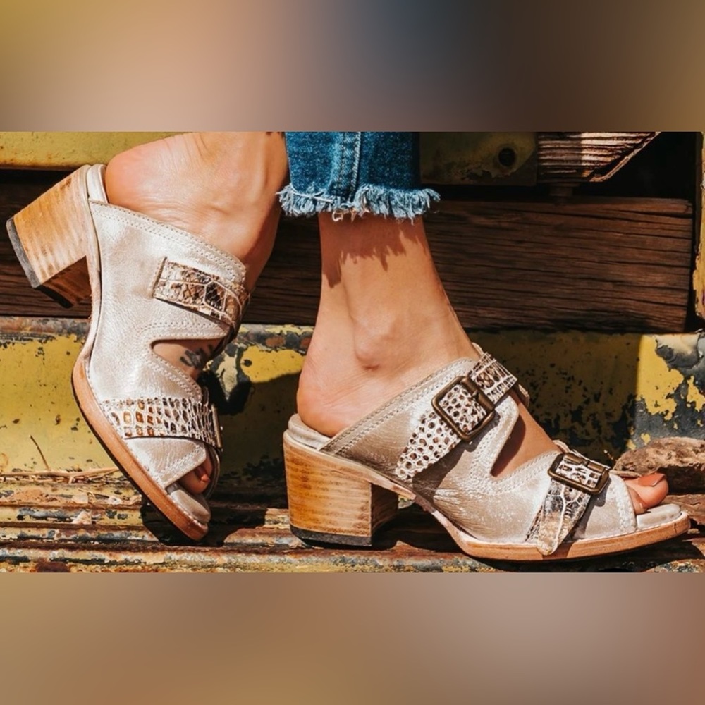 Freebird CAPRICE, color “ice”, sandal. Size 9.